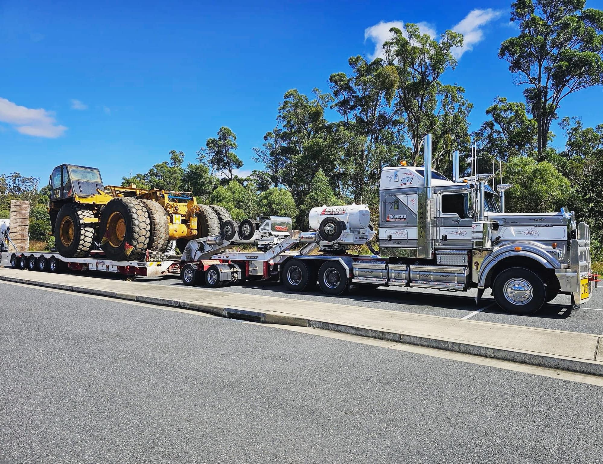 Bower’s - C509 captured on the road by ABC Pilots 📸 #bowersheavyhaulage ...