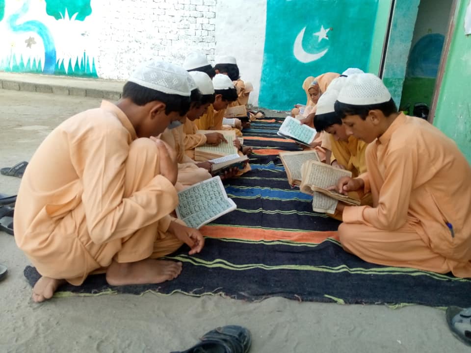 Iqrajanatulatfal School INZAR MORE - مینار پاکستان میں ایک ٹک ٹاکر لڑکی ...