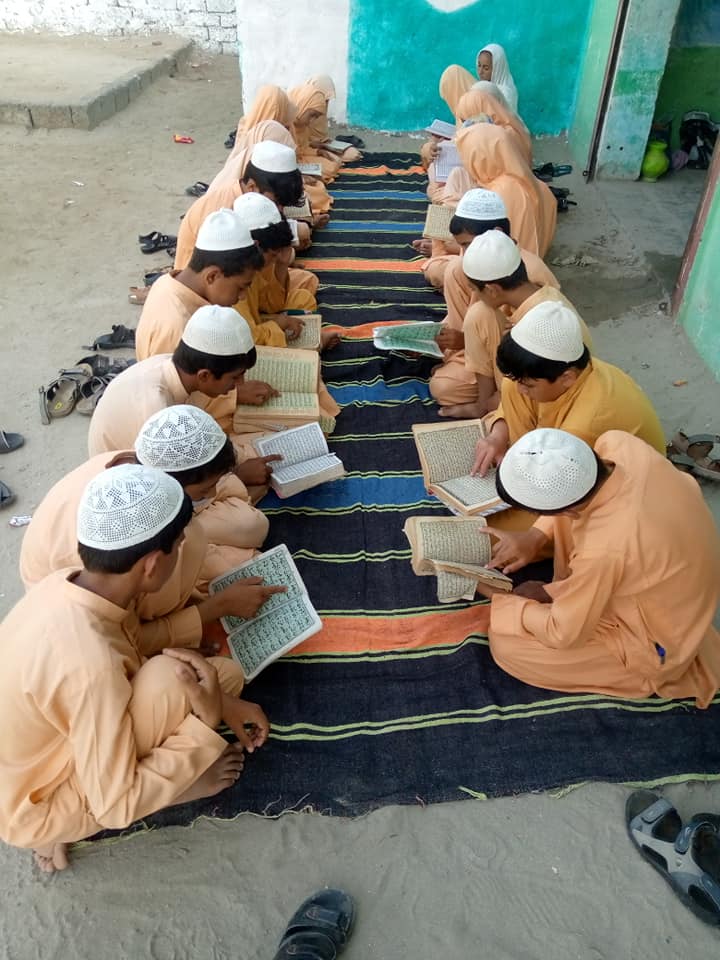 Iqrajanatulatfal School INZAR MORE - مینار پاکستان میں ایک ٹک ٹاکر لڑکی ...