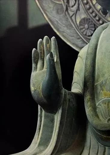 在佛教的造像藝術裡，佛教手印是一個很重要的存在,具有非常神秘的象徵和力量且具有重要意義。所謂的“佛教手印”即手指所結之印契，又稱“印相”,以 ...