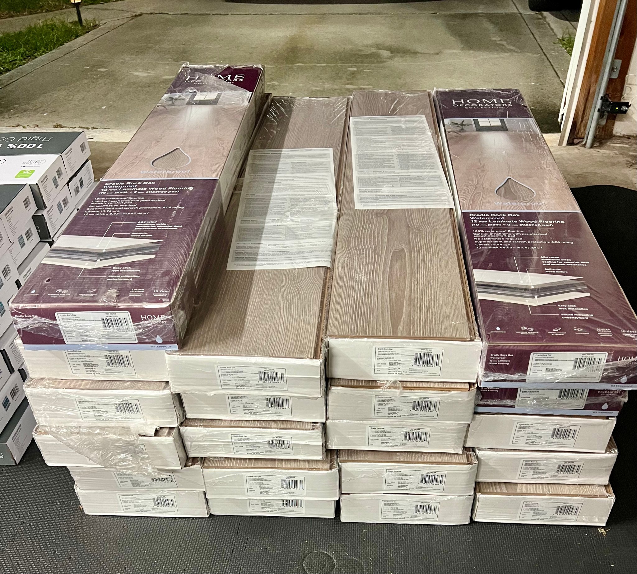 21 Cases - Laminate Wood Flooring - Cradle Rock Oak 12 mm T x 8 in. W ...