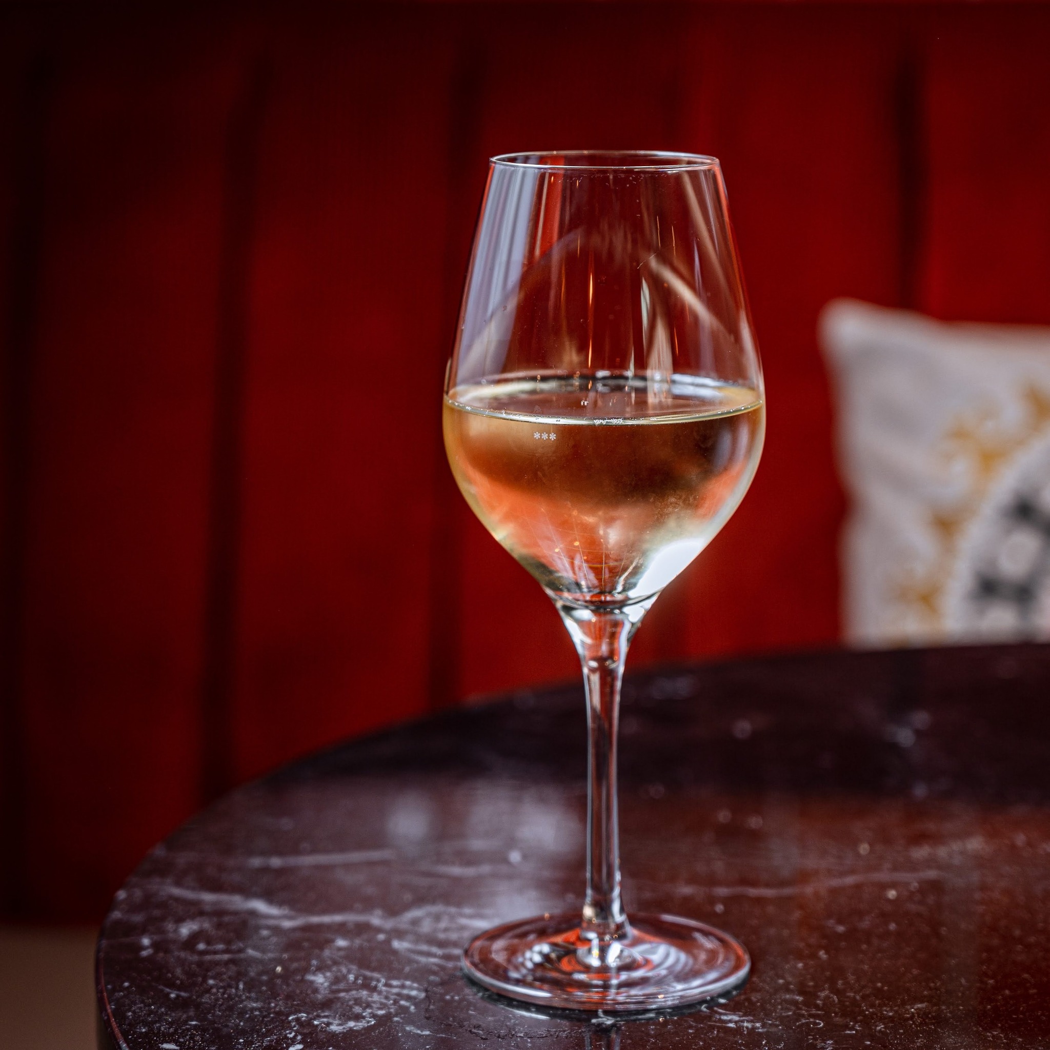 A l'apéritif, ou en mangeant... - Le Poisson Rouge Pornic | Facebook
