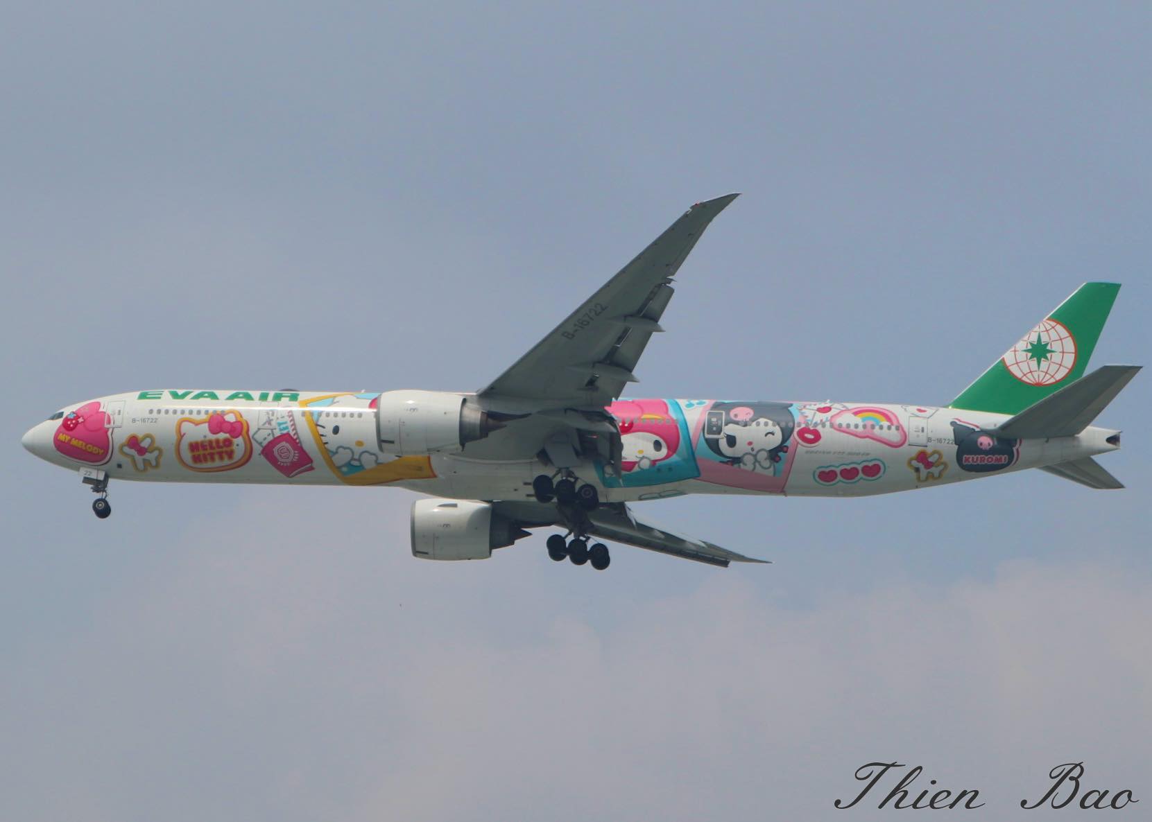 Airbus A330-302 Eva Air Sanrio Livery