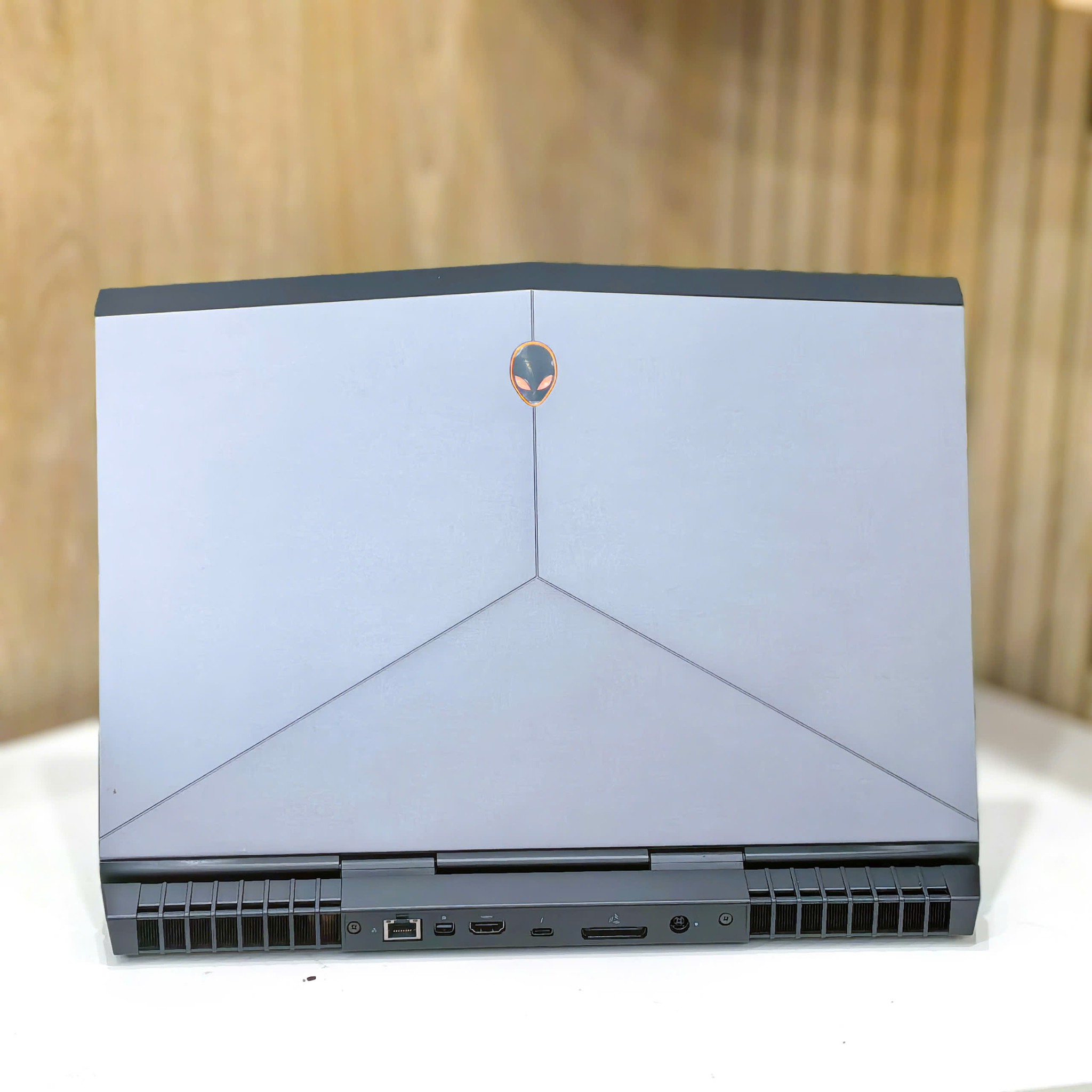 Dell Alienware 15 R3 i7-7700HQ | Ram 16GB | SSD 256GB | GTX 1070 