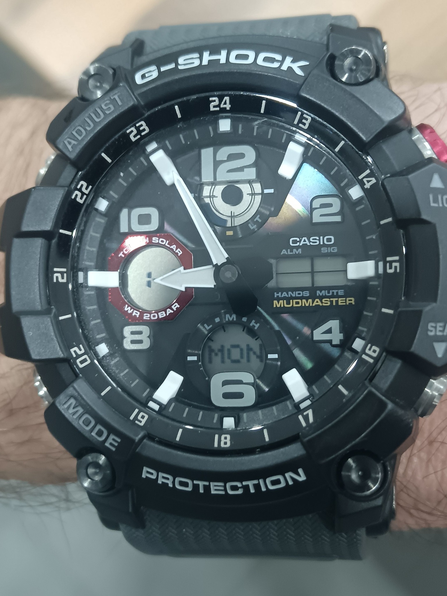 Dirt and mud resistant, invest in the GSG-100 timepieces to get 