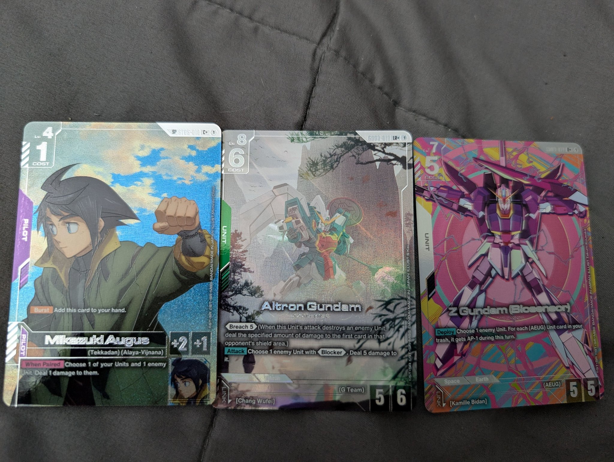 On my 4th box, I finally pulled 2/3 of my chase cards 😭🙏🏽 | Facebook