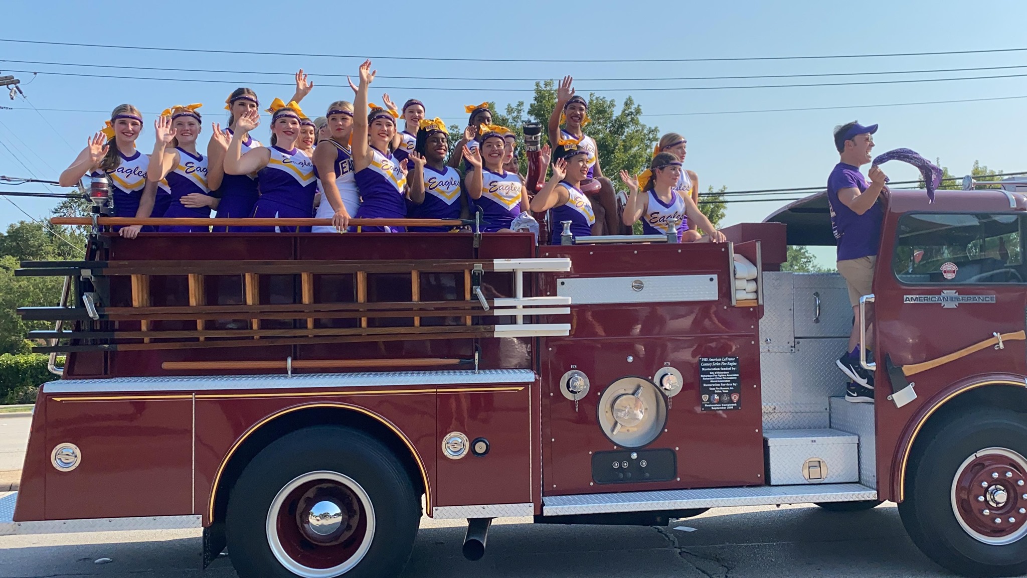 RHS Eagles Cheer