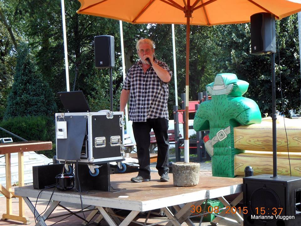 Entertainer Zanger Sjef Vanloo