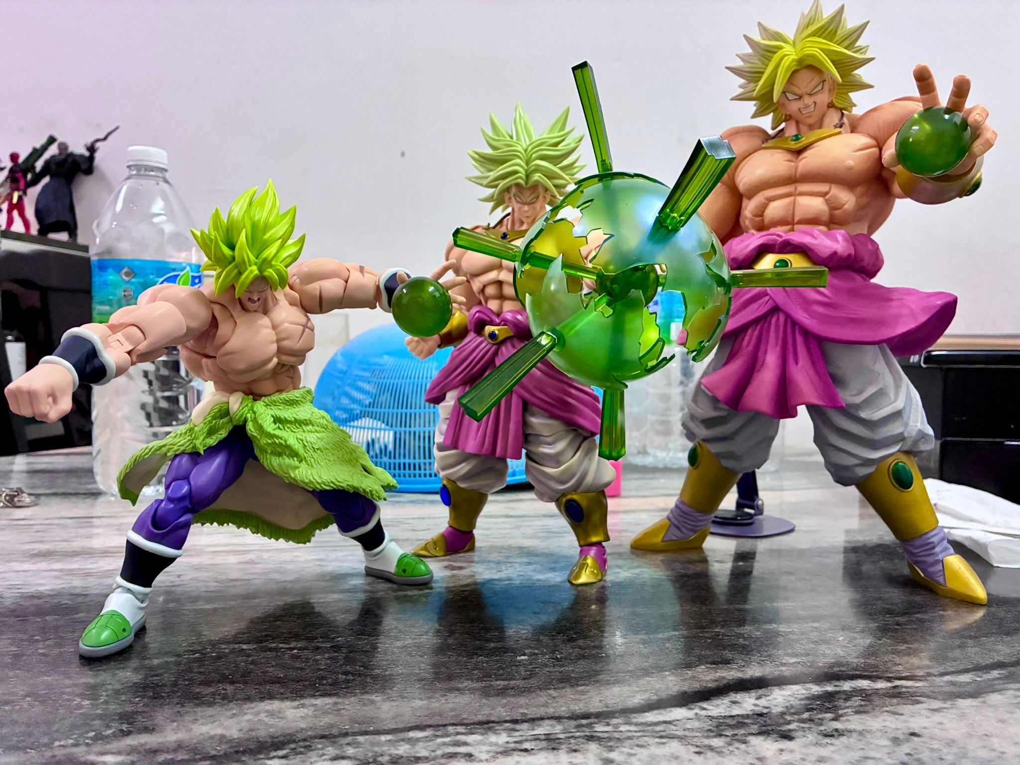 Dragon Ball Z Broly action figures with extra effect parts