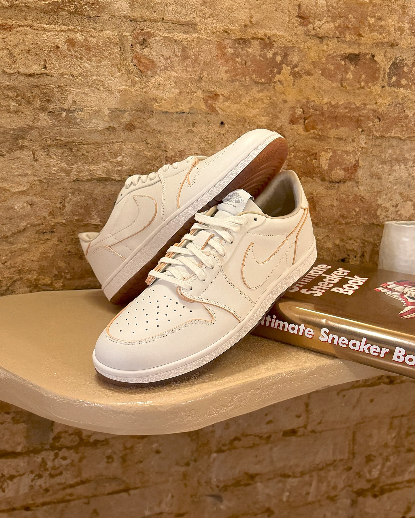 Fly high in the Air Jordan 1 Retro Low 85