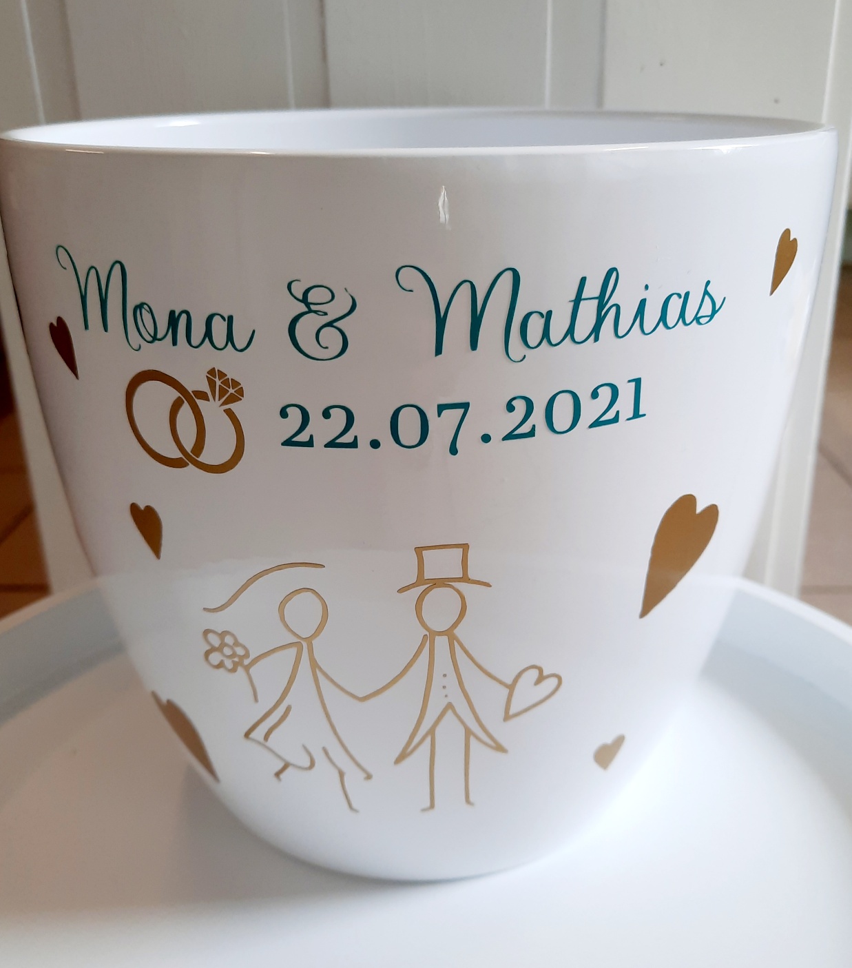 Ein personalisierter Blumentopf zur Hochzeit 👰🏻🤵🏻💍❤⚘🥳 #Hochzeit #schenken #Braut #Bräutigam #Ehepaar #bedruckt plotten #handmade #Laage