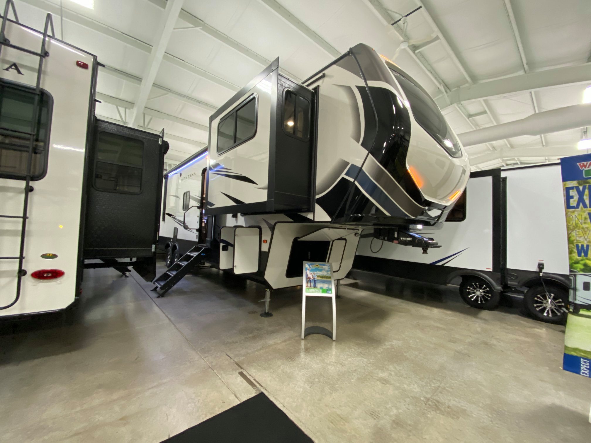 Walnut Ridge RV - The Montana 377FL is luxury at it's...