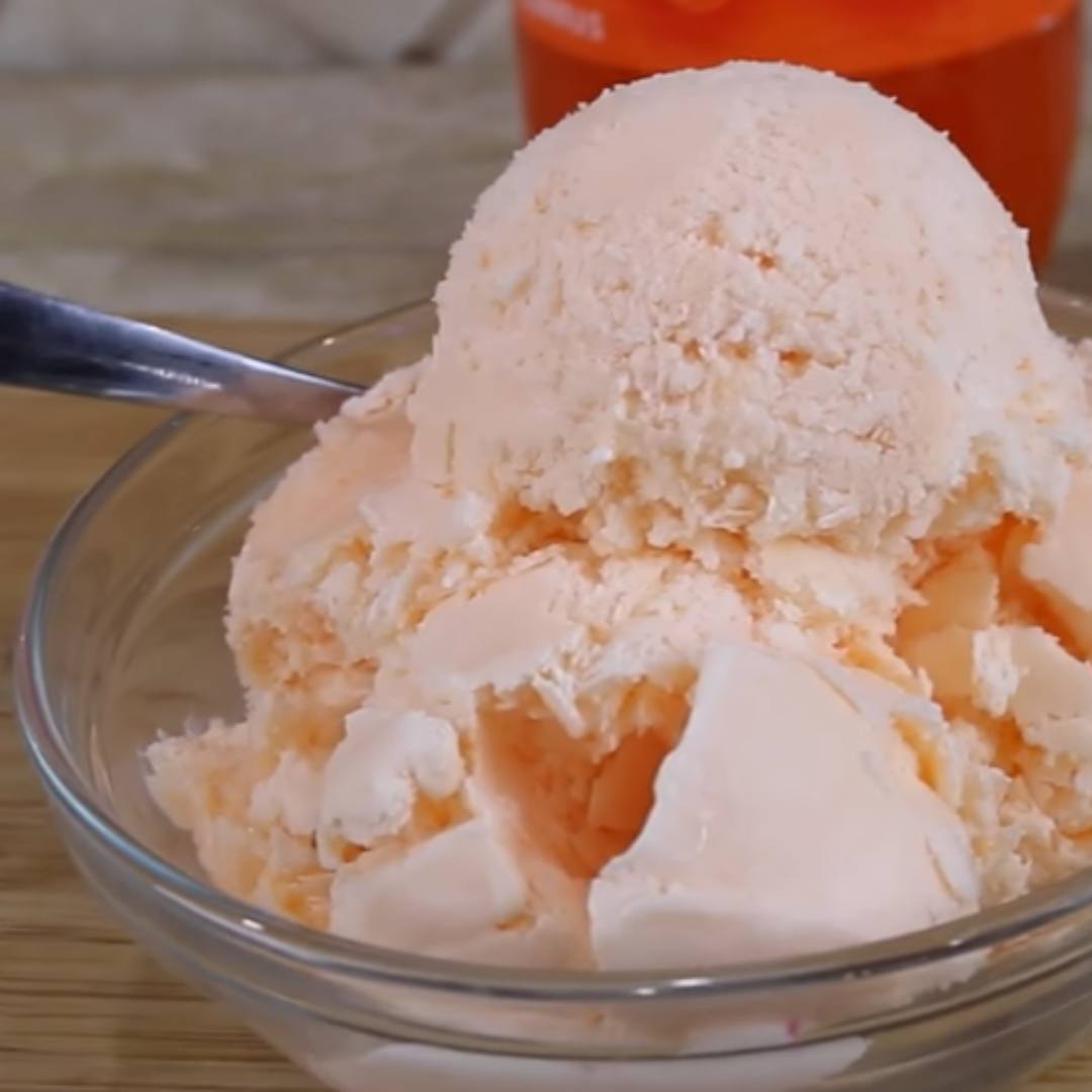 オレンジシャーベット Orange sherbet shake with food coloring