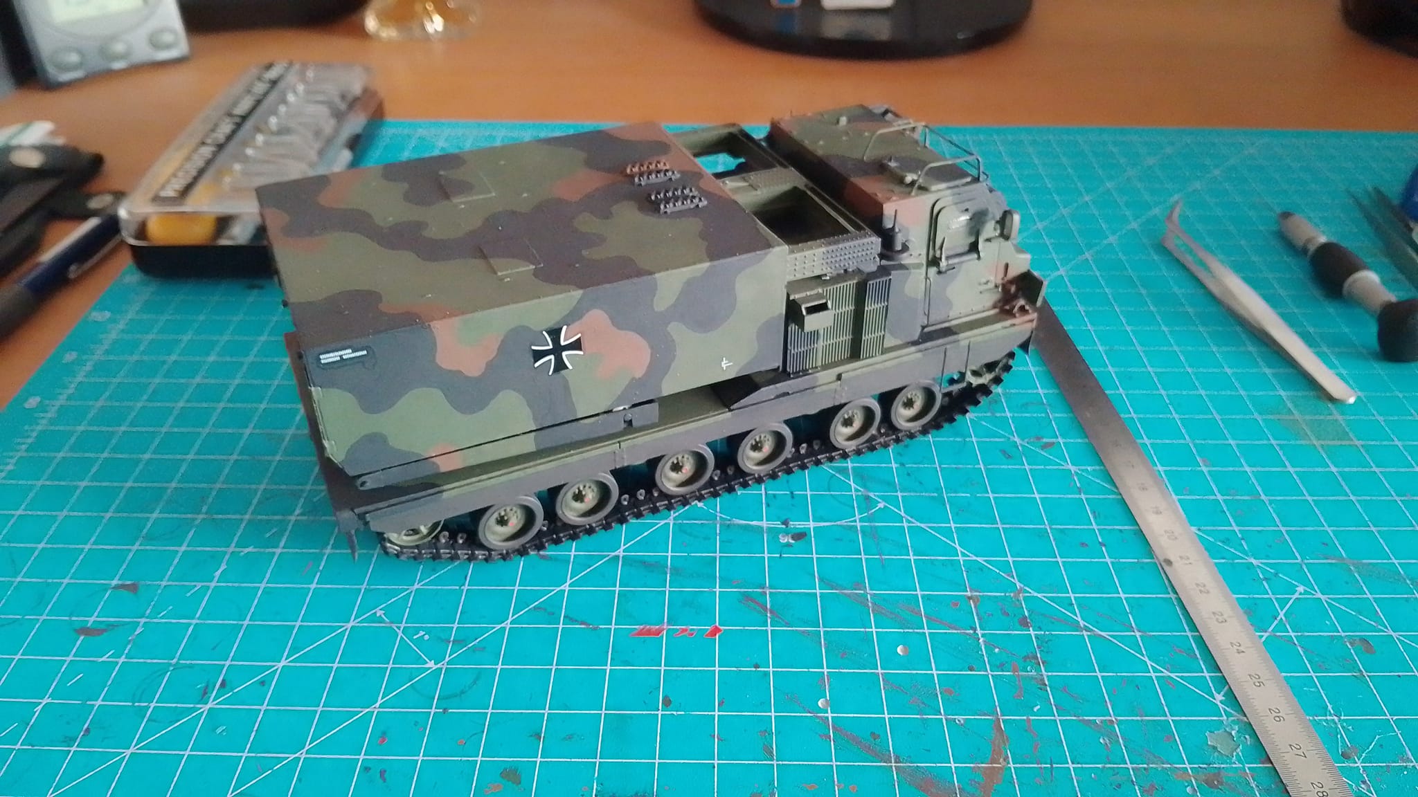 トランペッター 1/35 MLRS MARS Mars mlrs model kit from trumpeter