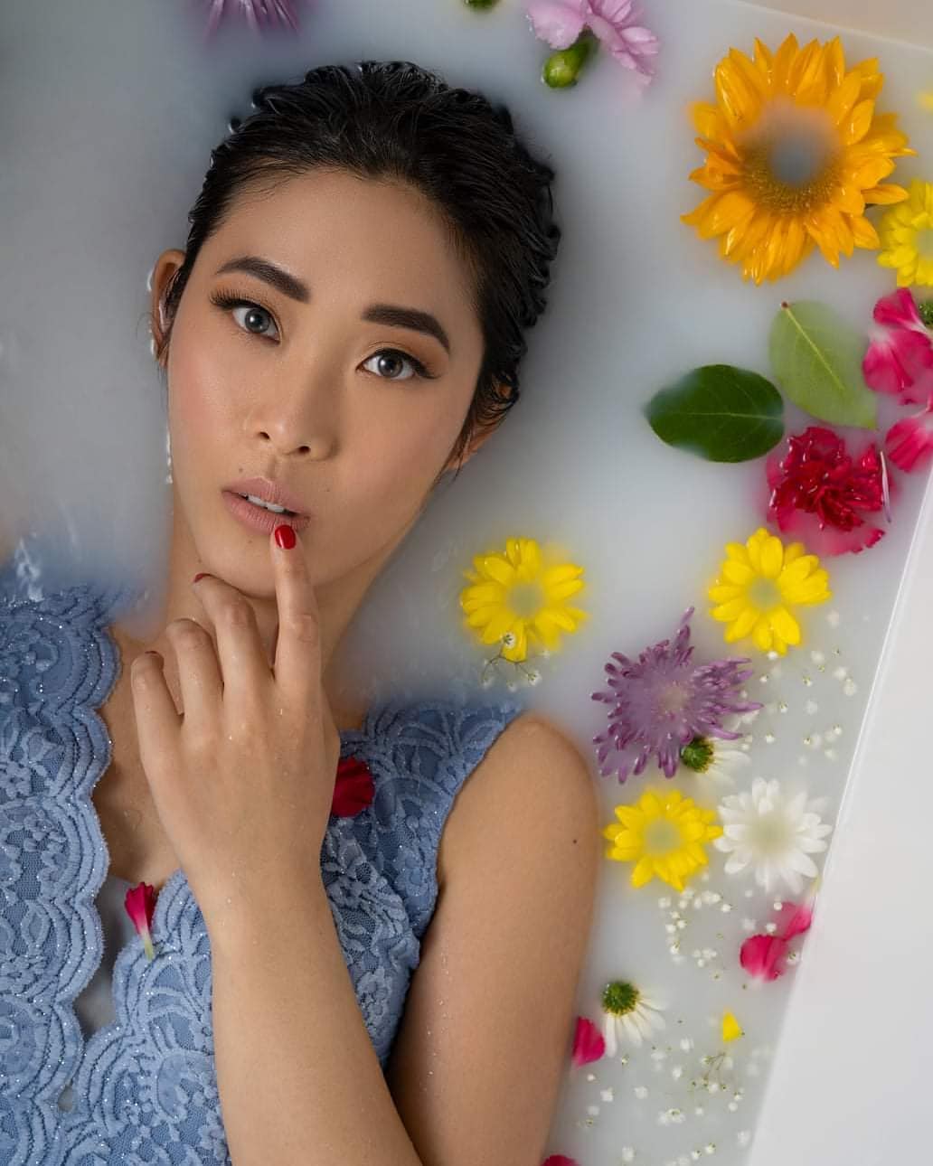 Ellen Mah - Float btw nature and love.🌺💐 ️💜💙🧡💚 