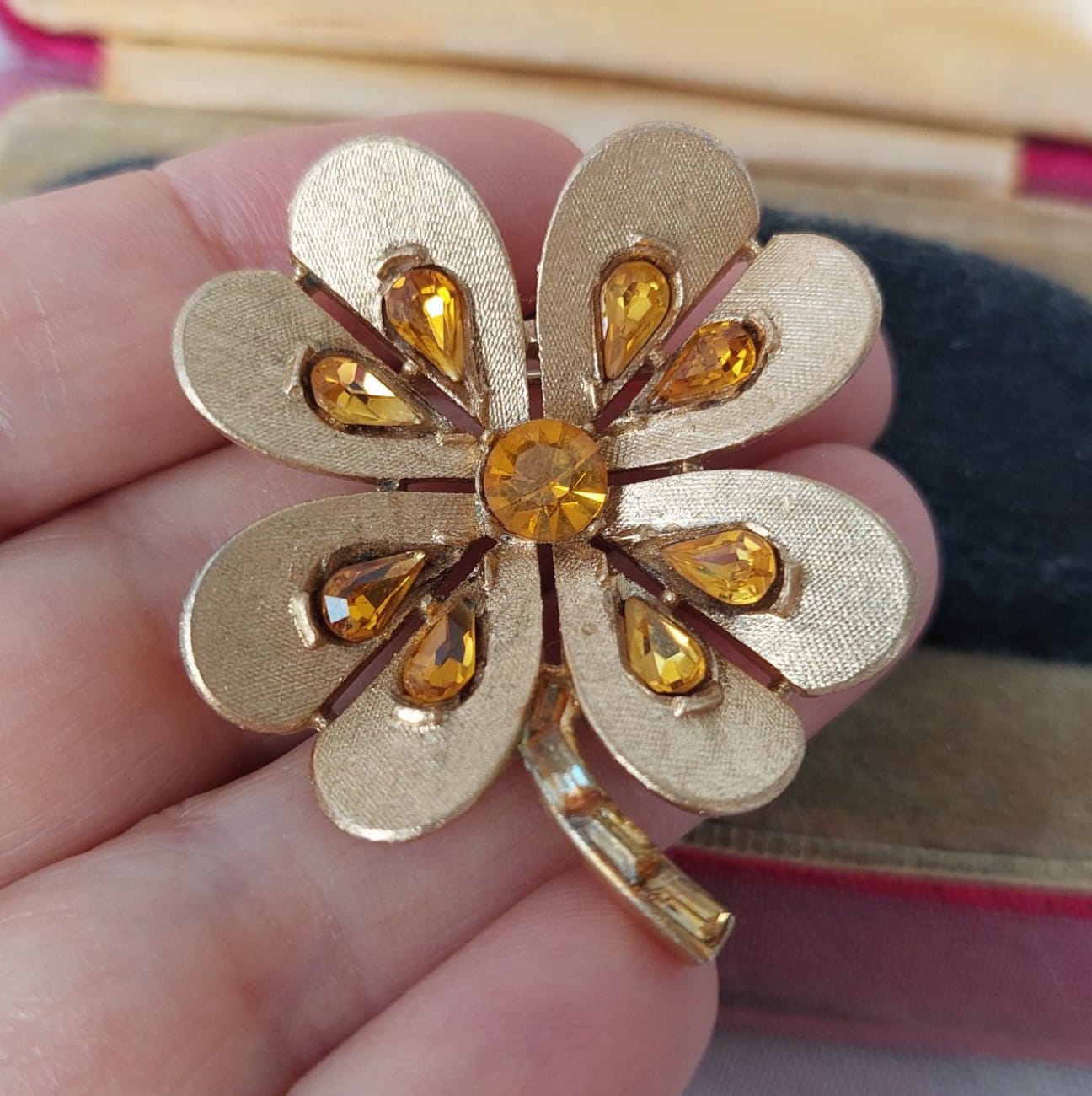 Spilla vintage di Halloween con zucca arancione e strass