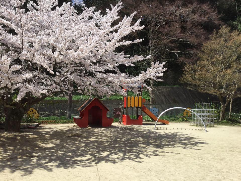 わくわくワンダーランド - 「徳仁の幼少期とはあまりに違う…」上皇さまが言葉を失った悠仁さまの『ある行動』とは？歴代天... | Facebook