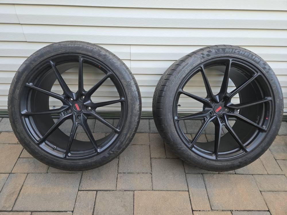 For sale, 20 inch alloy rims with 255 45 ZR20 Sailun Atrezzo tires