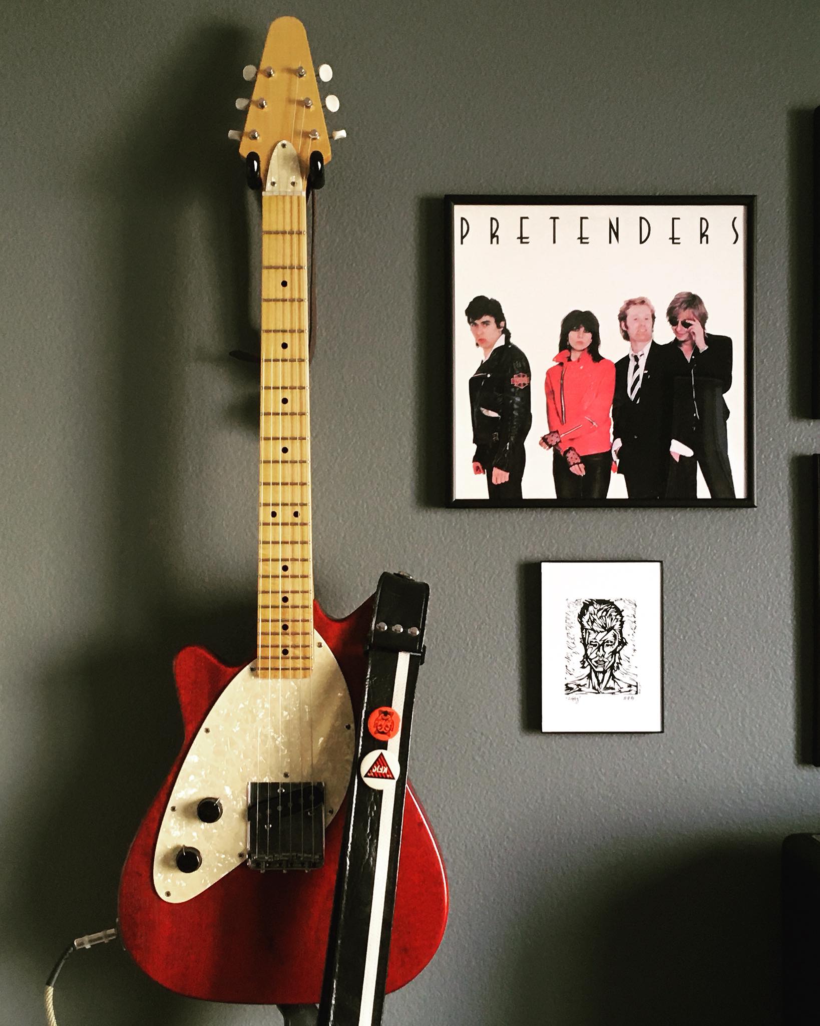 Picked up this old school Warmoth V yesterday. Plays and sounds