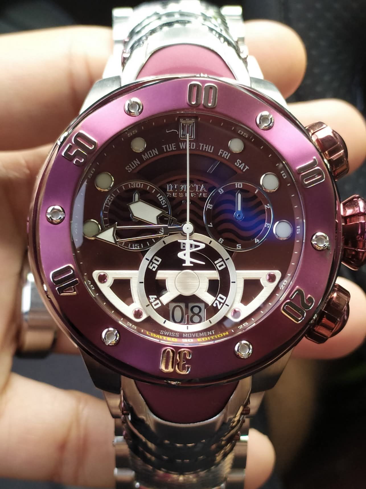 Let's get Kraken! First-ever iridescent variation of the Invicta