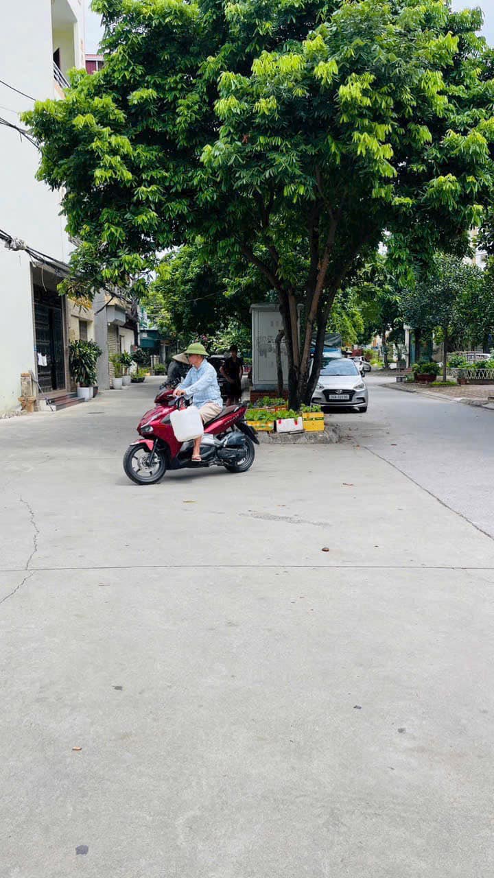 Nguyễn Tuyến - Nguyễn Tuyến added a new photo.