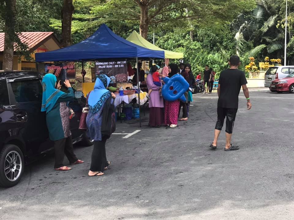 Gerai Teh Ais dan Rojak agak sibok... - Tampin Water Park | Facebook