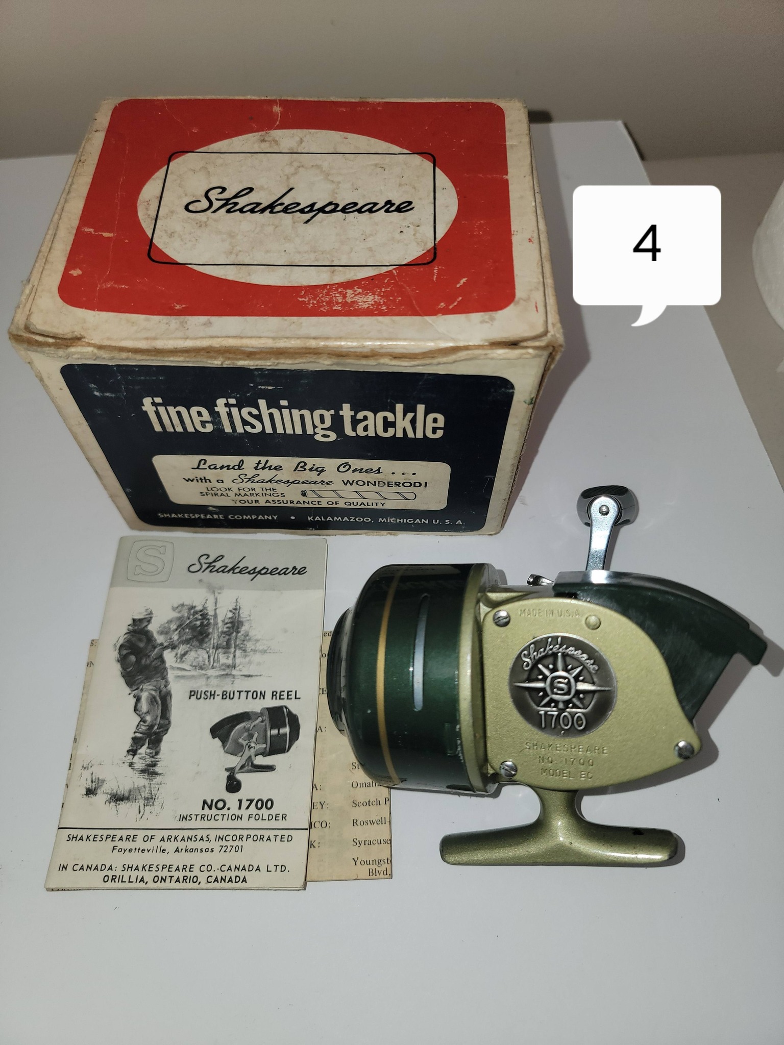 Vintage Revelation V7343 baitcasting reel has gold-tone side plate