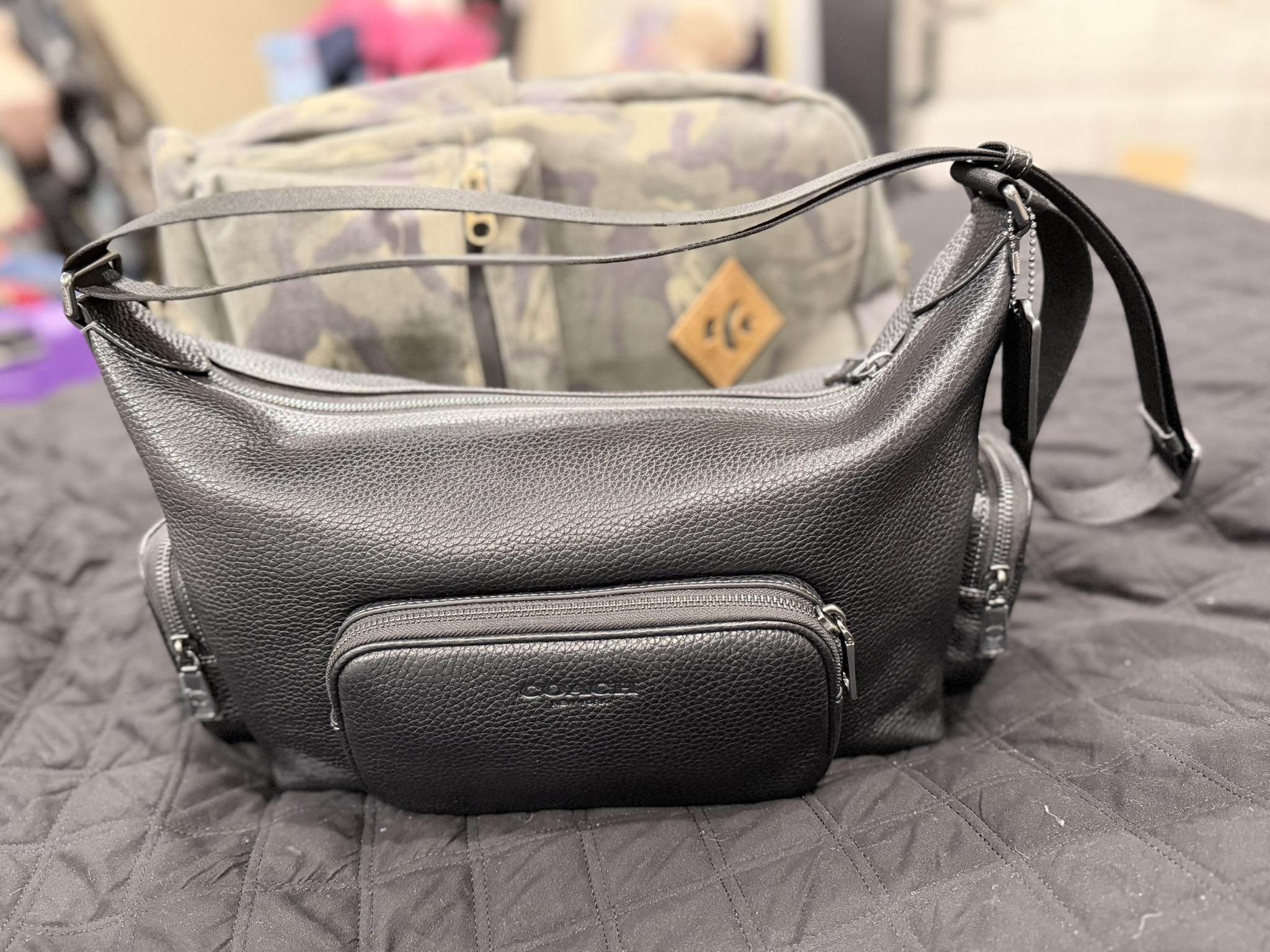 Coach crossbody bag with pockets in pebbled leather