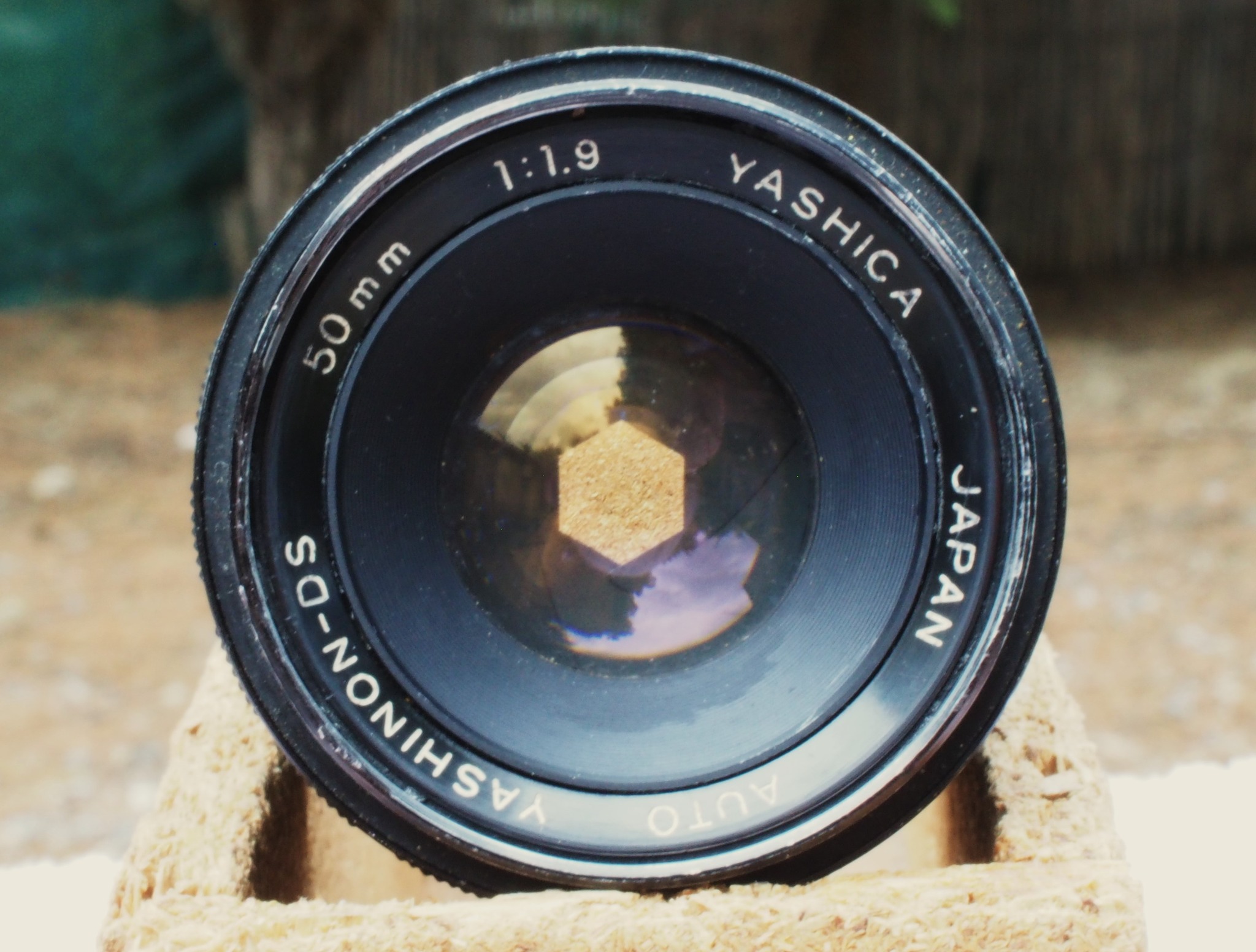 Yashica 50mm DS F1.9 lens review