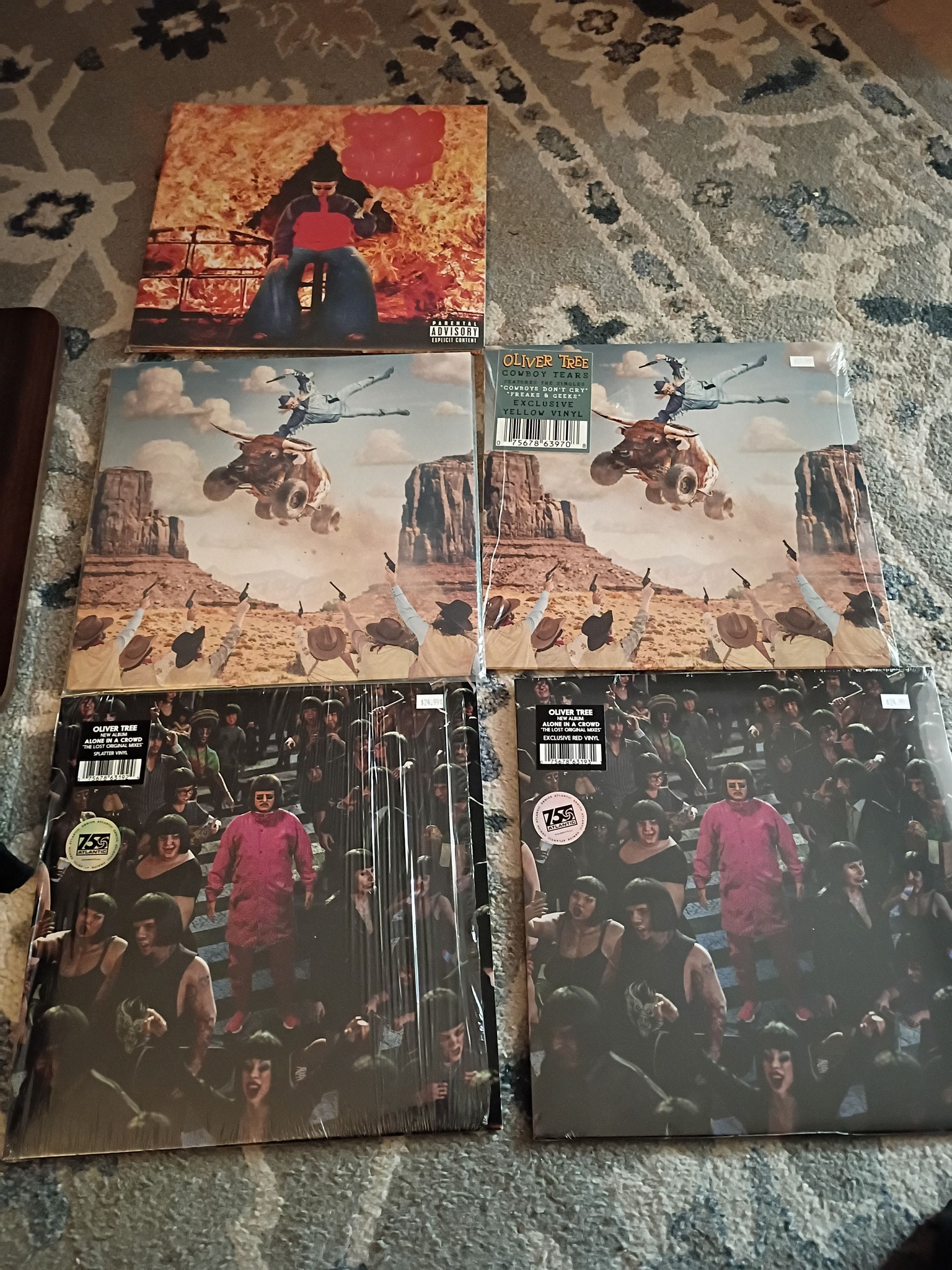 ヤング Oliver Tree vinyl records available for shipping to Canada