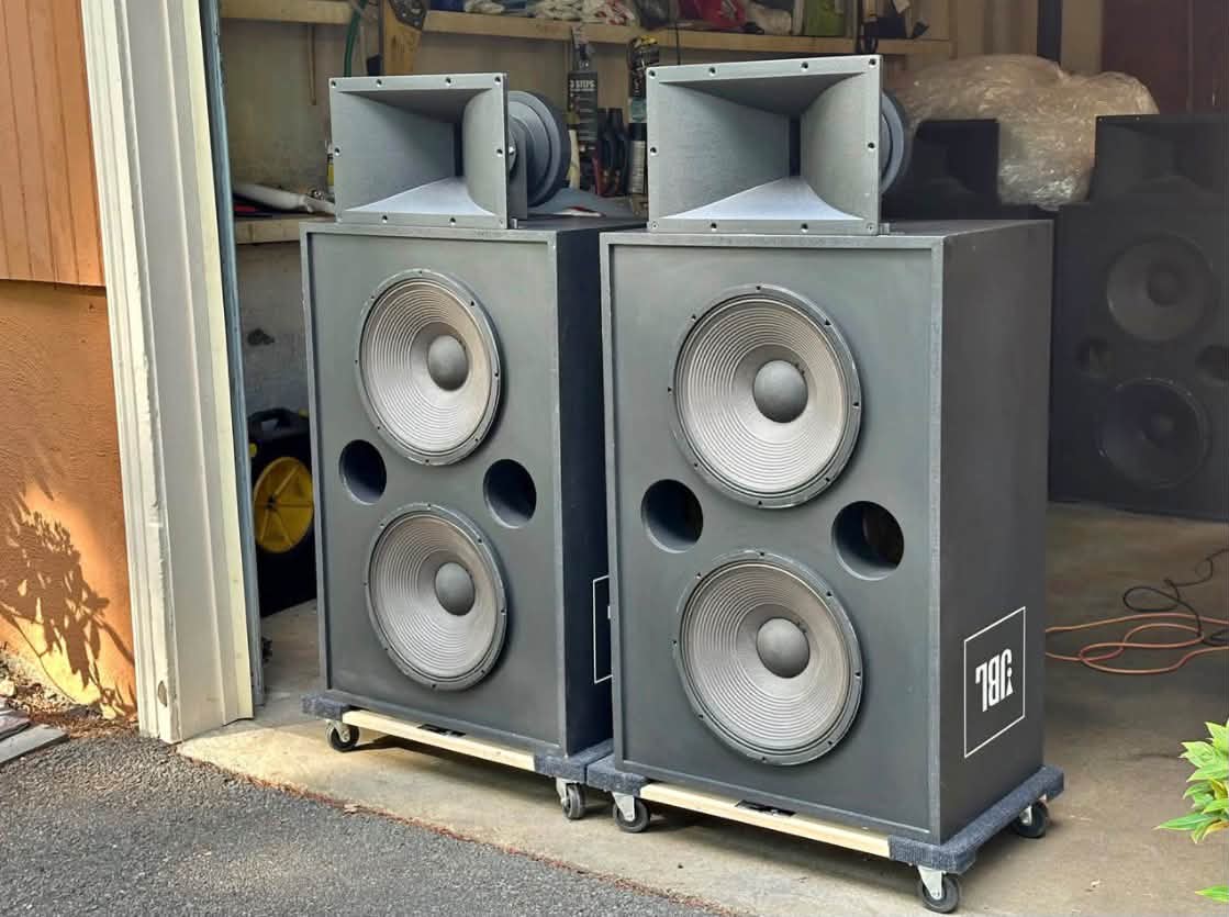 synker 　The Sound Of Getting By 　シューゲイザー Thinking about picking these up. Wonder how they sound