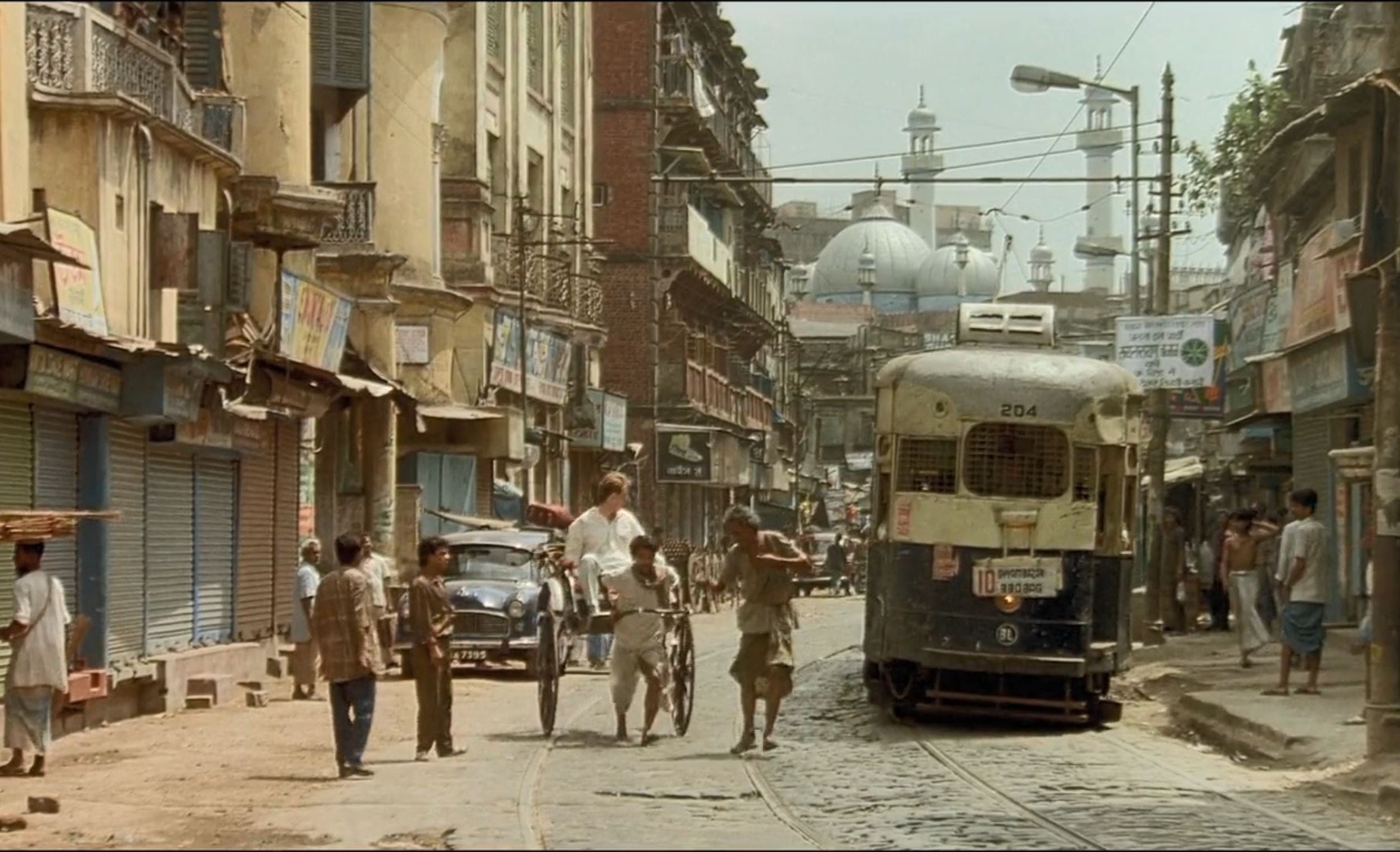 YES様 The City of Joy film scene with Om Puri and Nakhoda Mosque