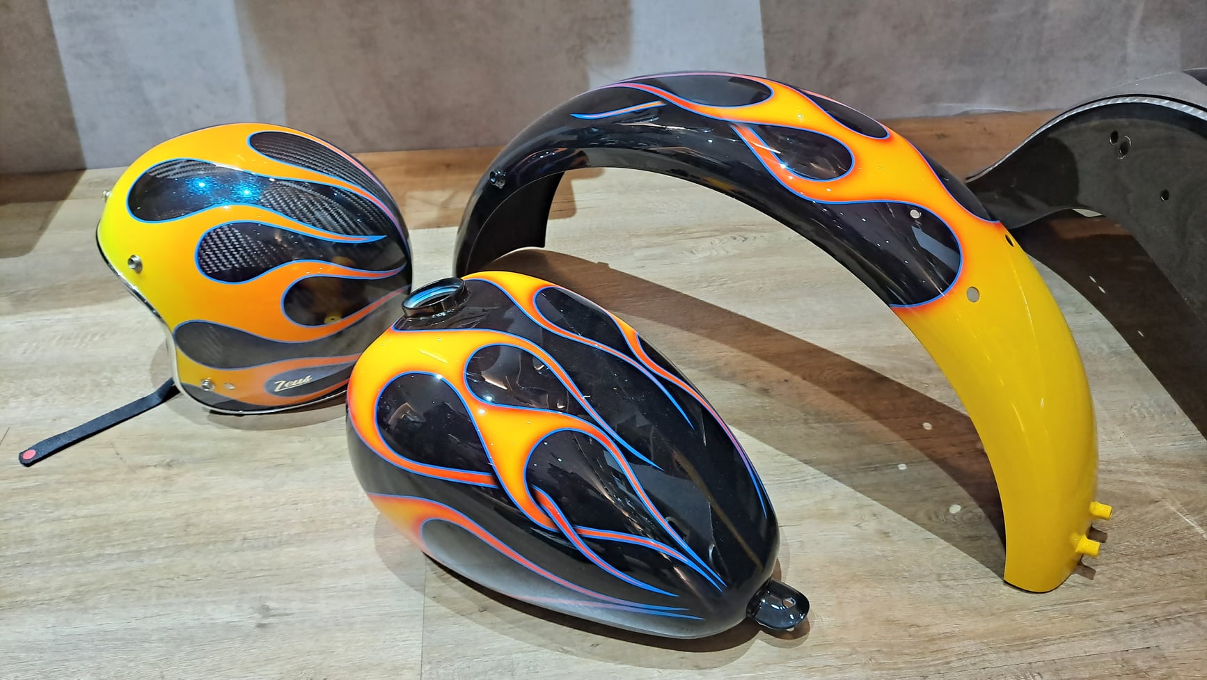 火焰彩繪試妝,將搭配vChopper252.... - Barstow Kustom Motorcycles 台灣