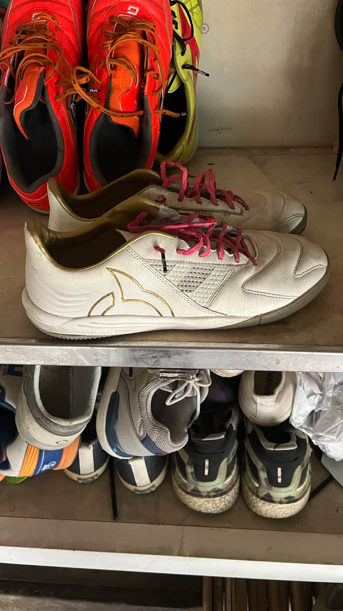ซื้อ-ขายรองเท้าฟุตซอลของแท้มือหนึ่งและมือสอง | Facebook
