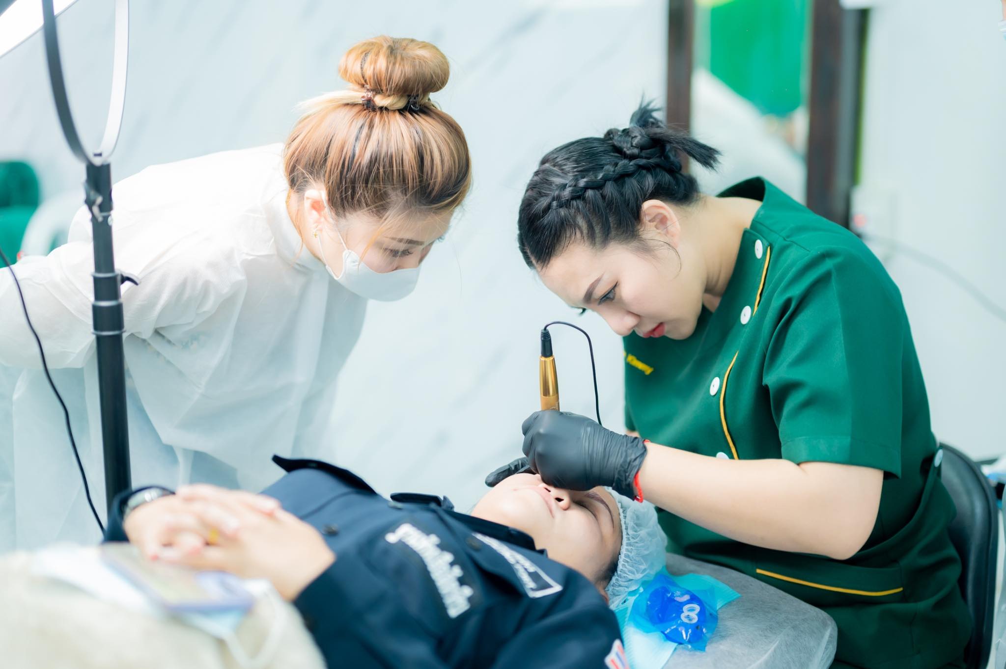 สักคิ้วบ้านฉางสัตหีบ อาจารย์คิม คิ้วบิวตี้ | Ban Chang