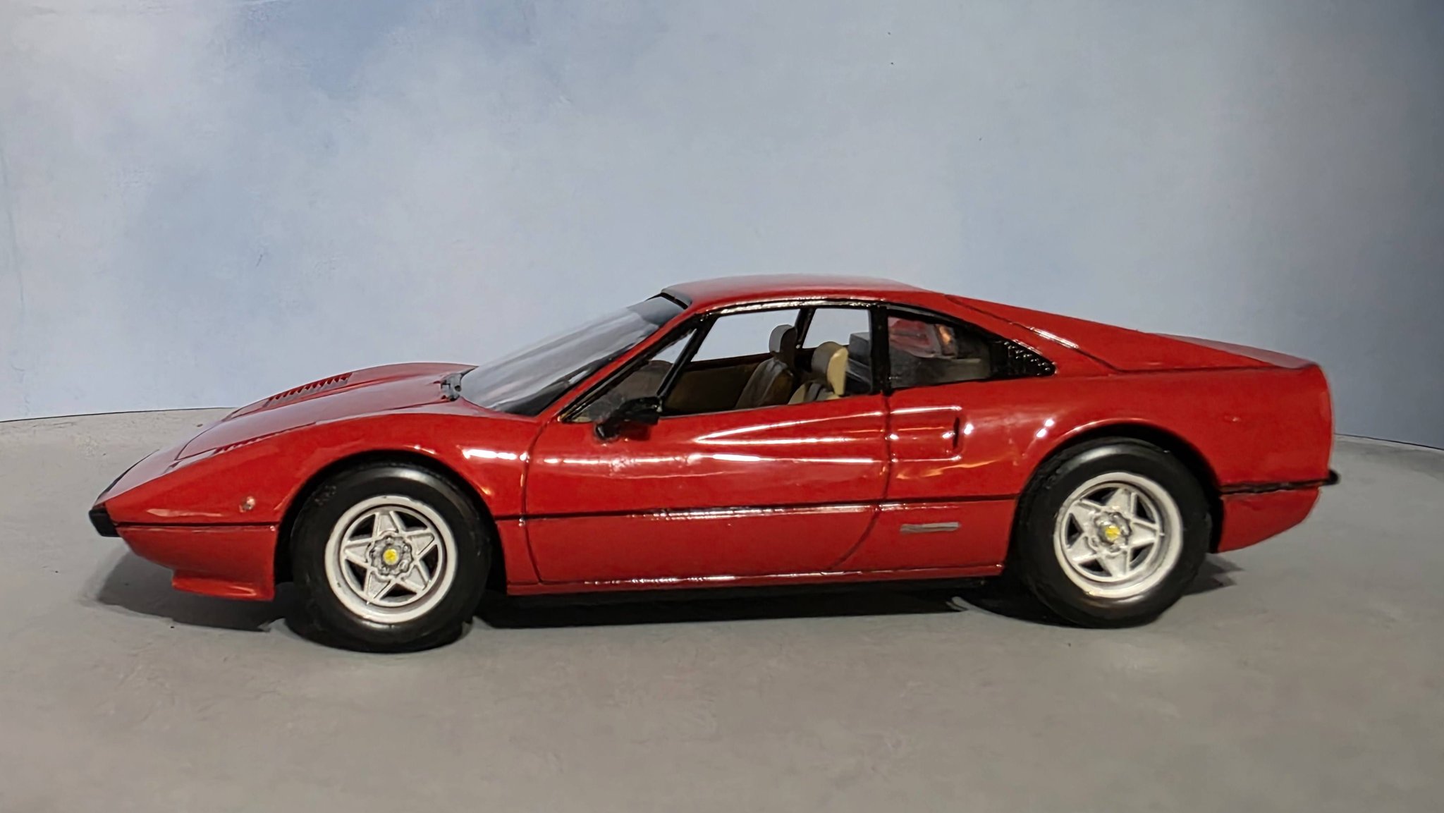 1975 - Ferrari 308 GTB ('75 Paris Saloon) 3.0 litre V8 1:18 Kyosho
