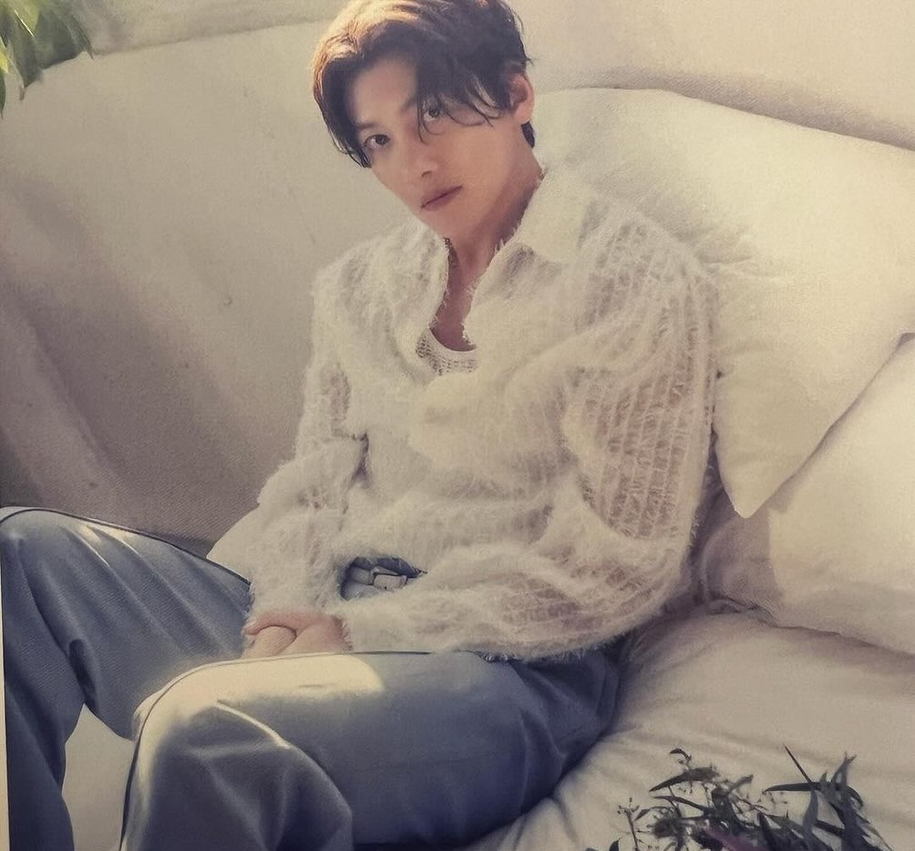 Photos of cards from Ji Chang Wook's CD 