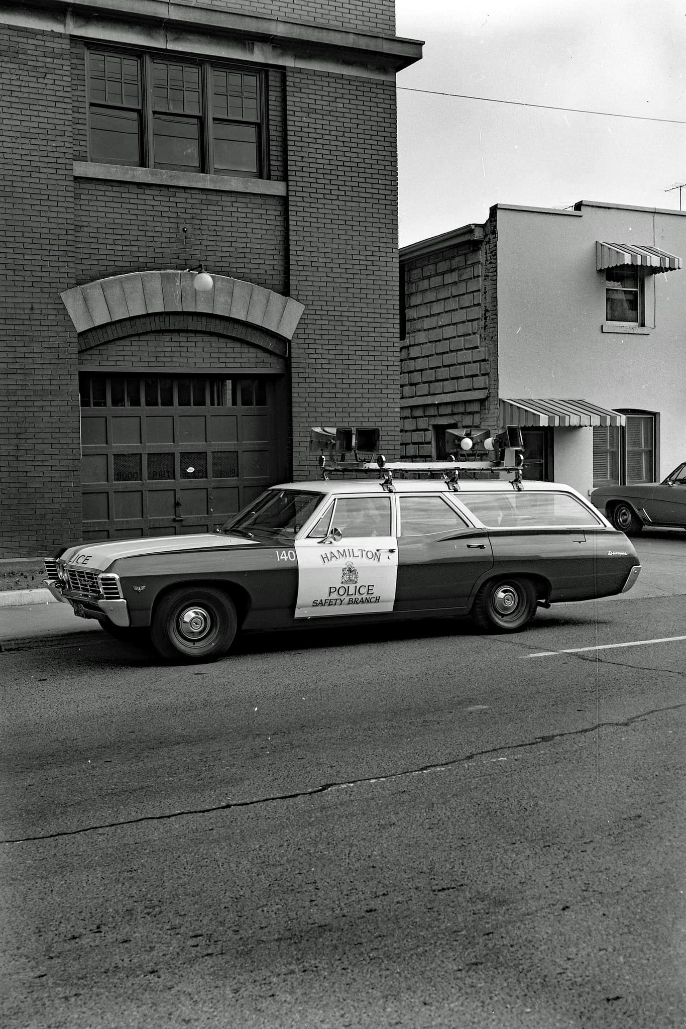 1966 Chevy Biscayne メリーランド州警察 1966 Chevy Biscayne police car at old Morgan Hill city hall