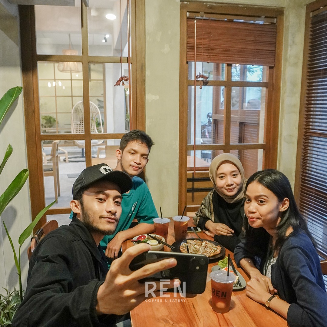 Ren Coffee & Eatery - Home