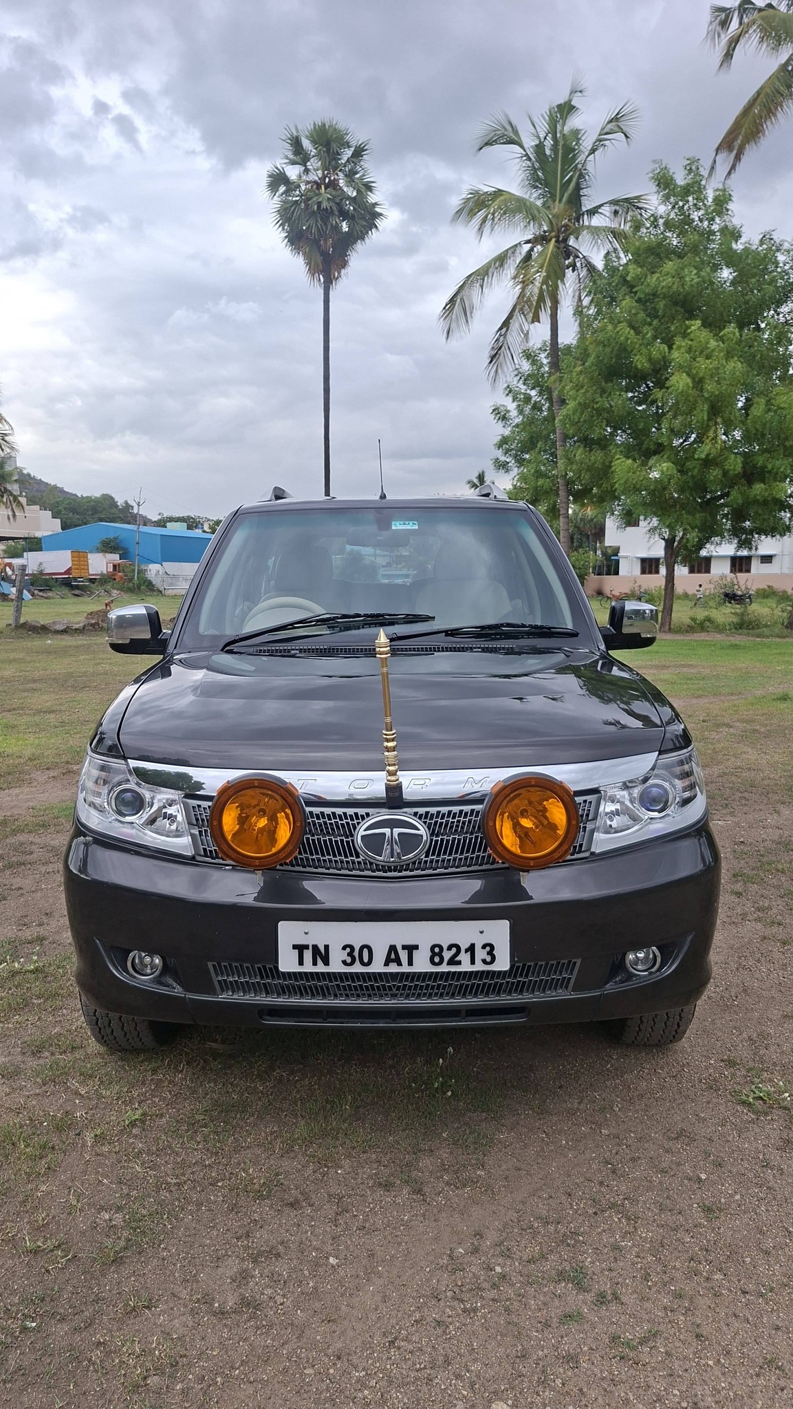 Tata Safari storm vx Diesel year 2013 price 370000 lok Salem call
