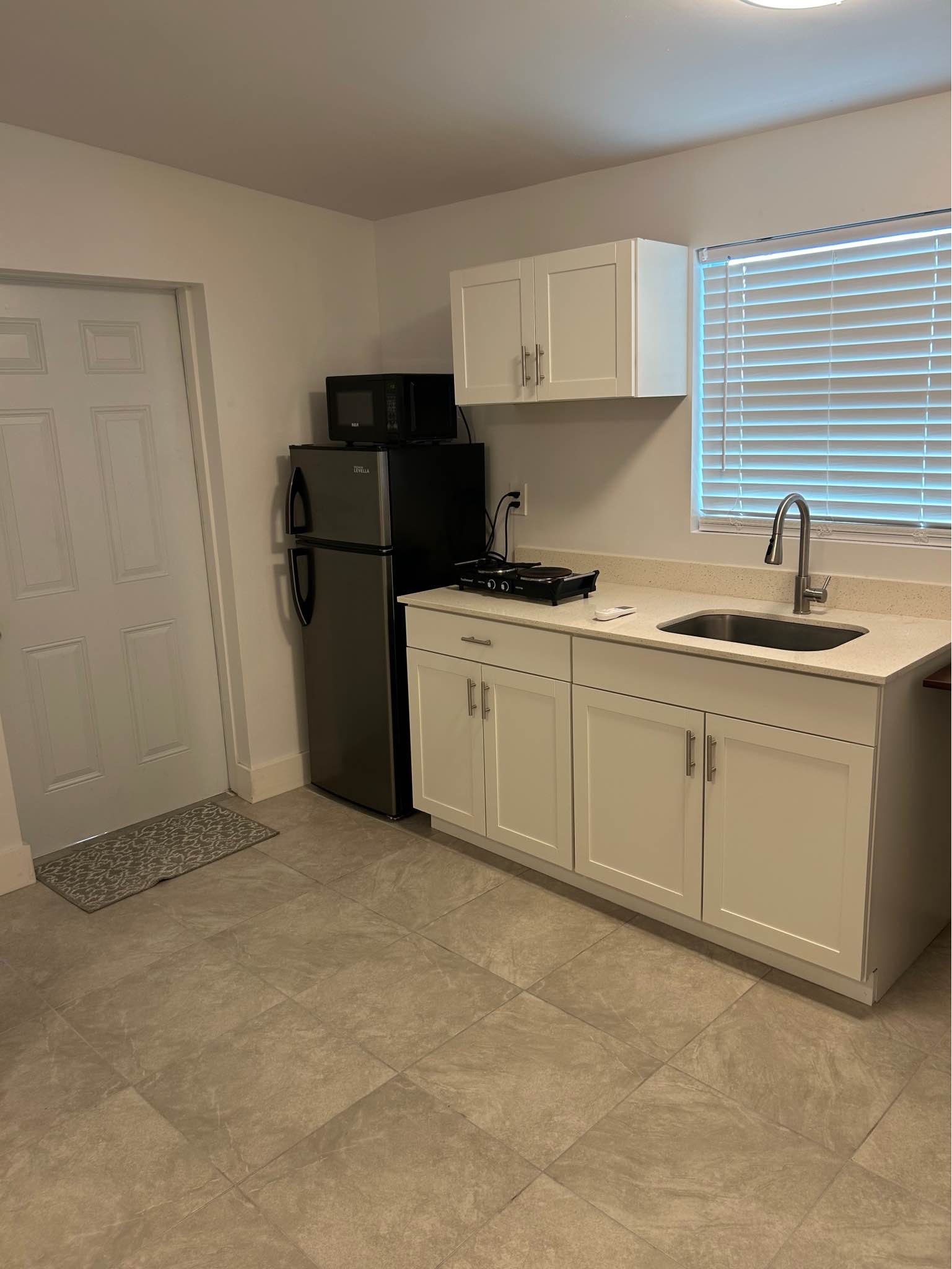 Efficiency For Rent In Hialeah 900
