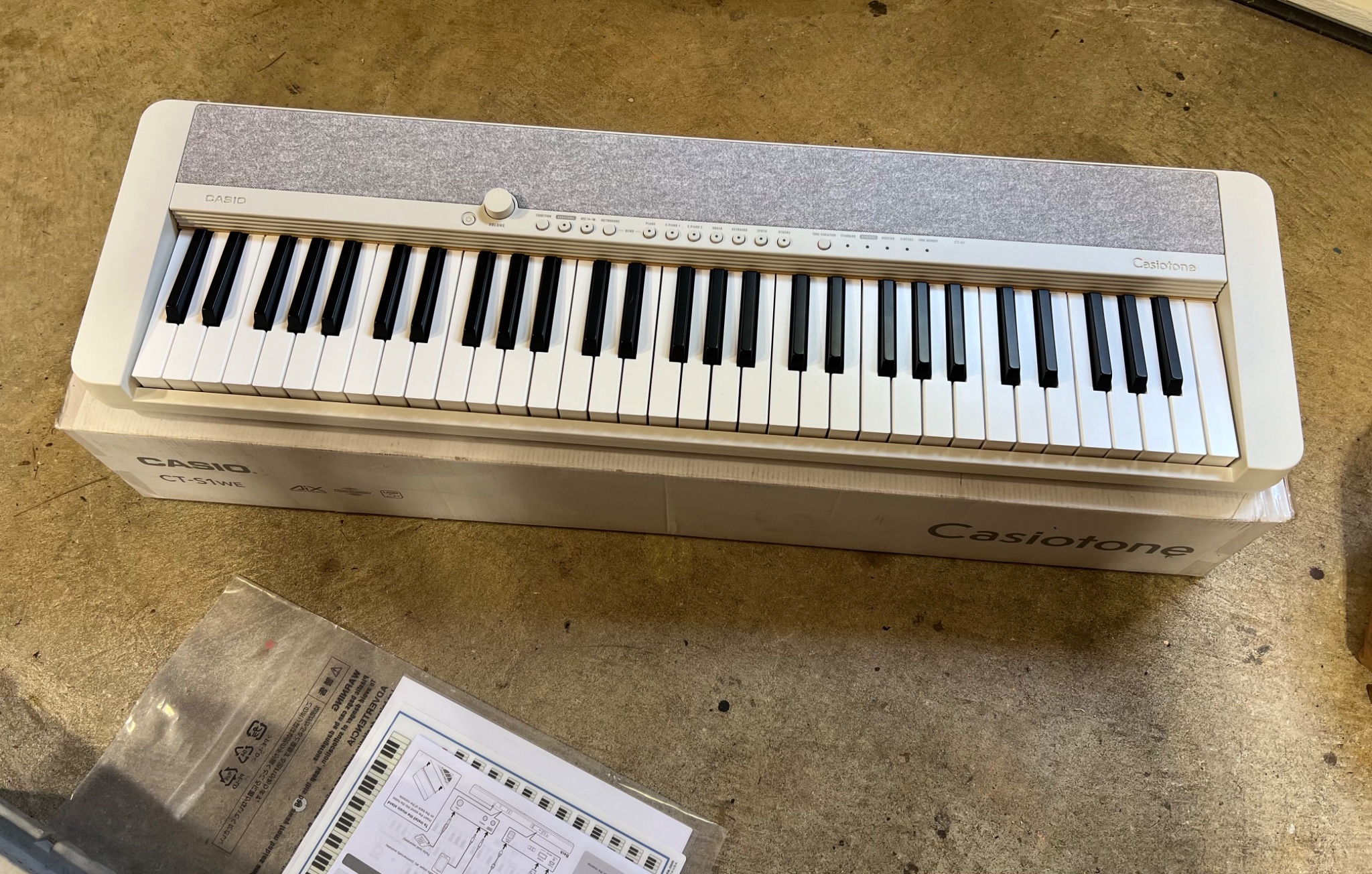 Casio Casiotone CT-S1 portable keyboard with 61 keys — open box 