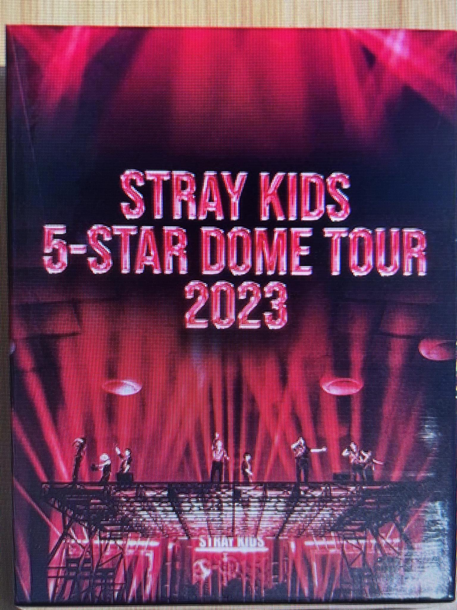 Does 5 star dome tour blu-ray have subtitles?