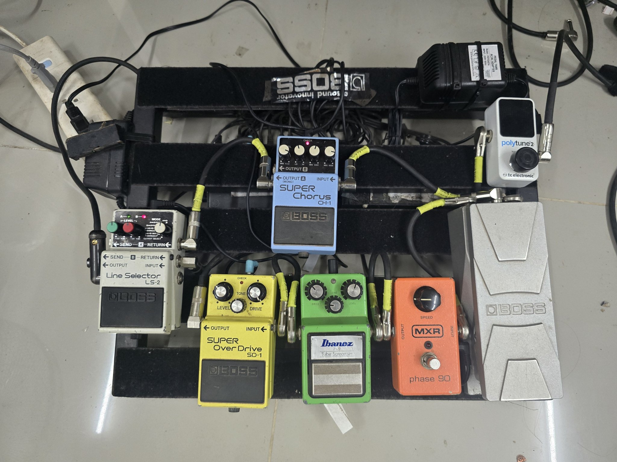 Boss LS-2 Line Selector pedal features and capabilities