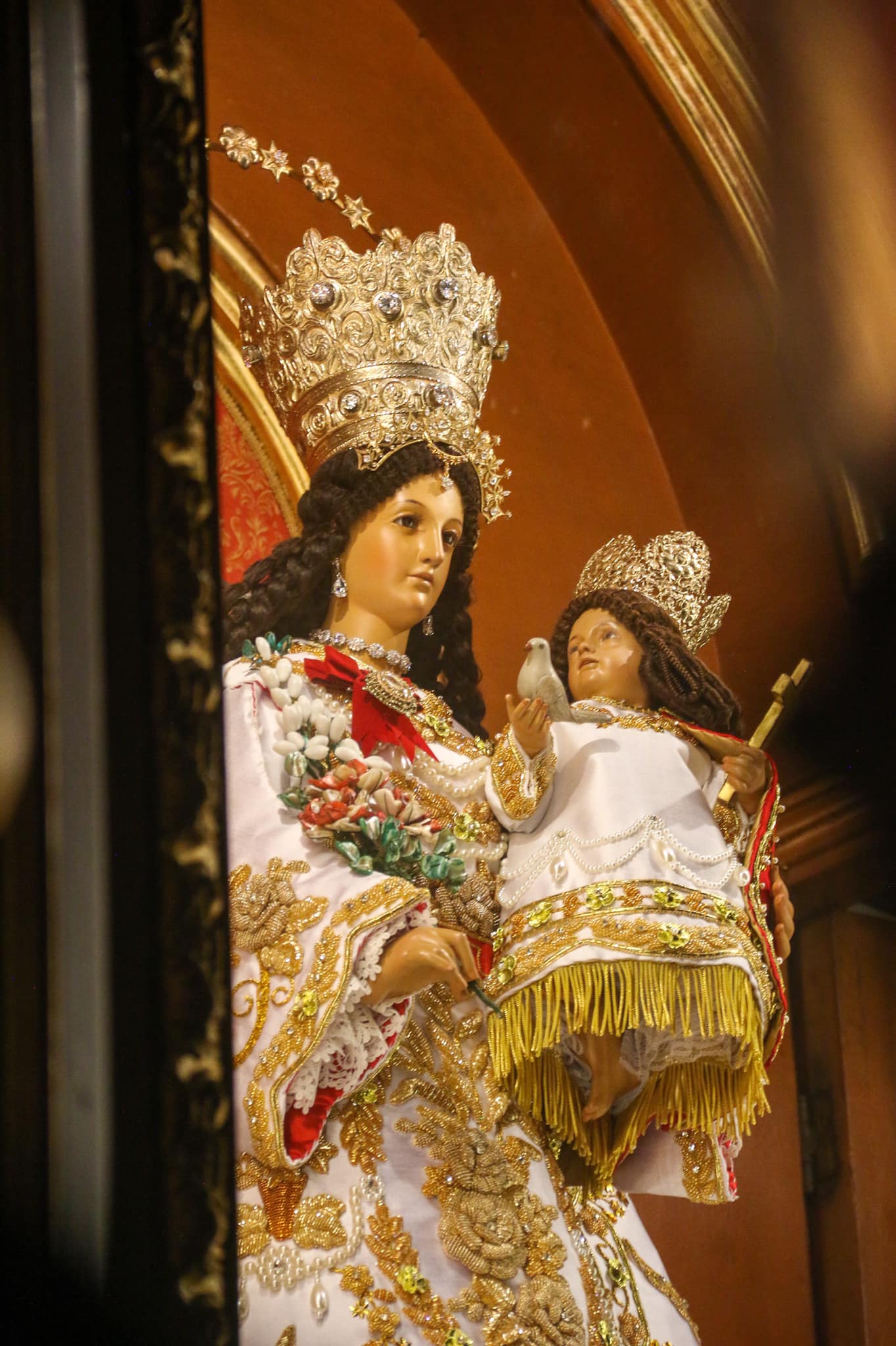 The Canonically Crowned image of Our Lady of the Abandoned, Queen and ...