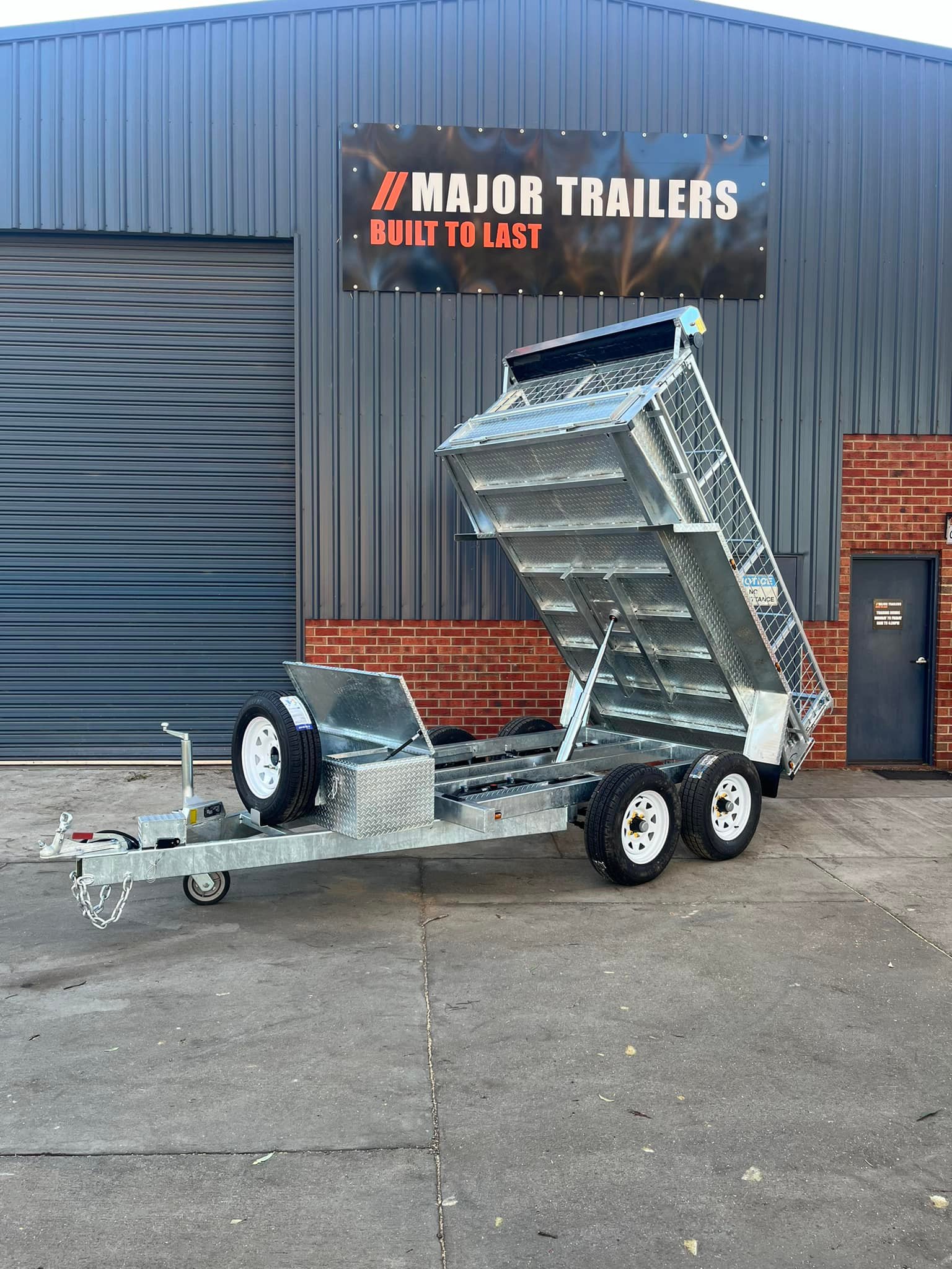 Major Trailers - 10’ x 5’ Hydraulic tipper, 3.5t rated!...
