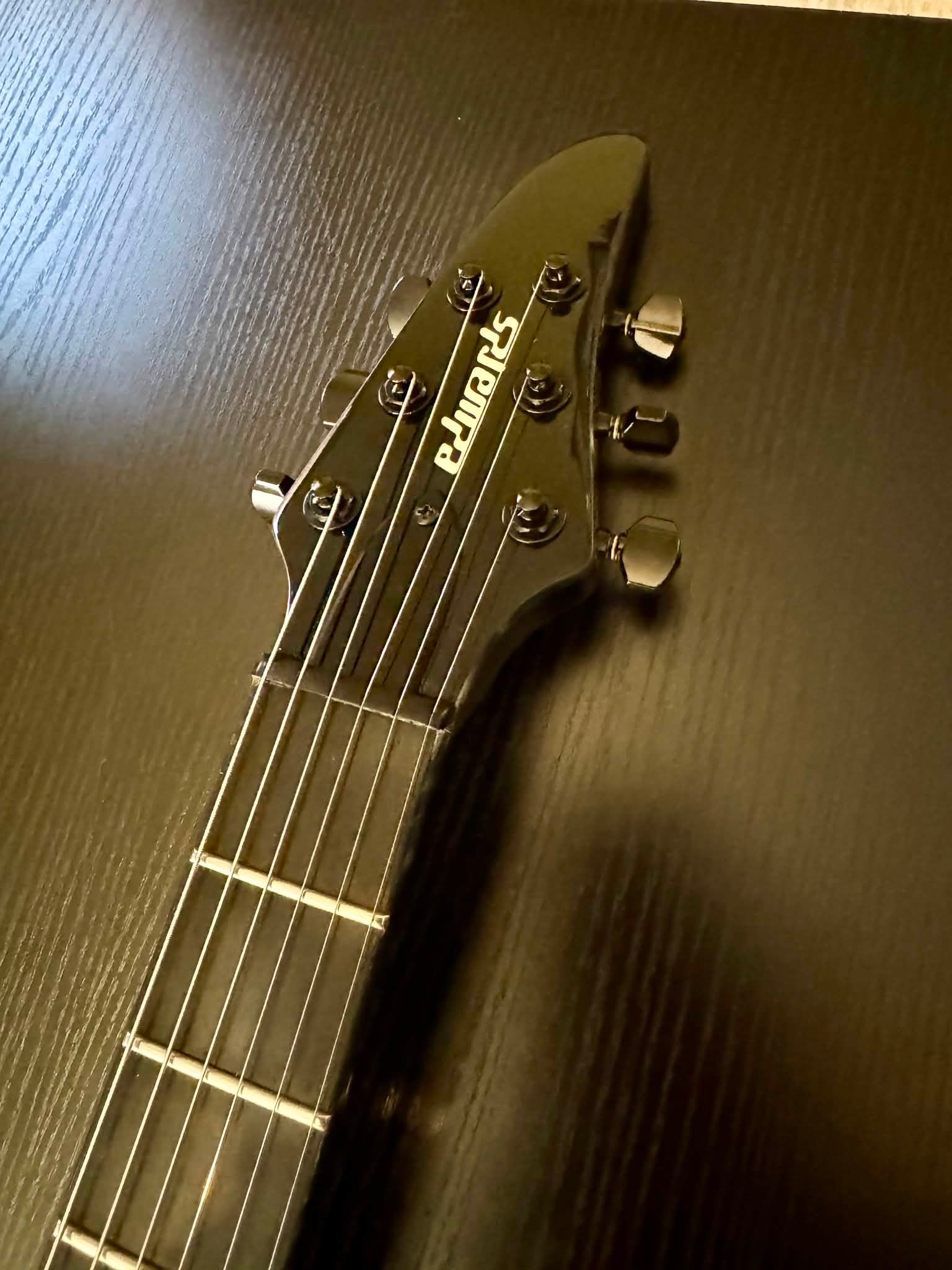 Info on Edwards E-HR-SNT/QM/BKP guitar