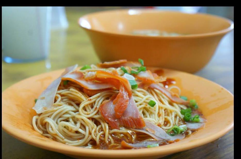 我爱笨珍美食 - 海鲜 是笨珍闻名的特产 在笨珍吃宵夜 当然也离不开美味海鲜 玫瑰海鲜园的烧鱼 是我最爱的味道 特爱他们家的辣椒酱，香辣好吃😋 ...