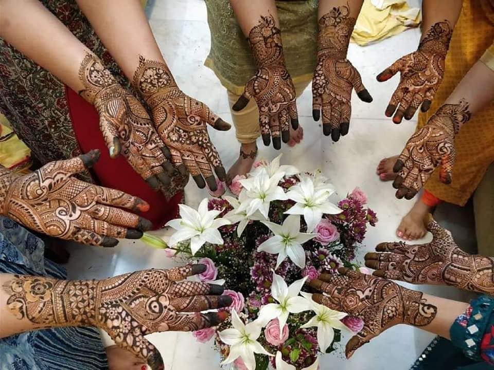 Marathi - दोघांचं रुखवत लग्नासाठी कपडय़ांची, दागिन्यांची तयारी तर होतेच ...