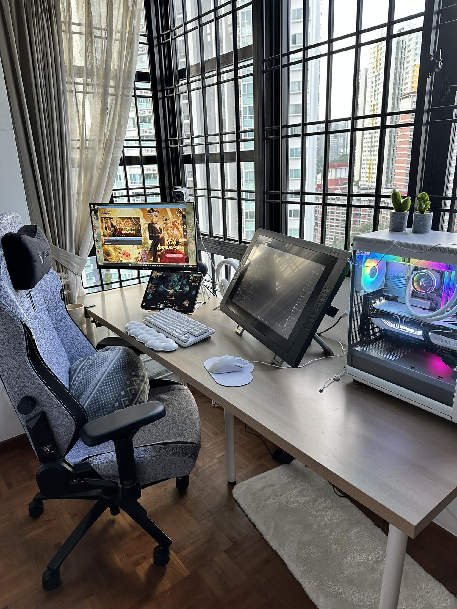 Setup so cozy, we'd never want to log off. 🤭 Cr. u/zaettro_